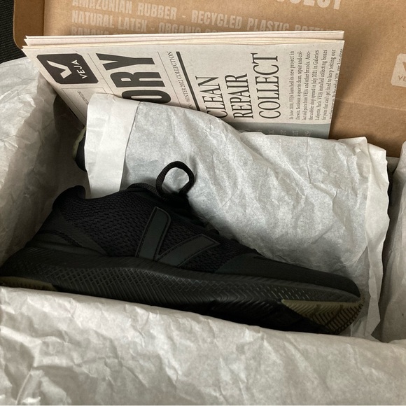 NIB Veja impala training shoes W7.5 - Picture 6 of 7